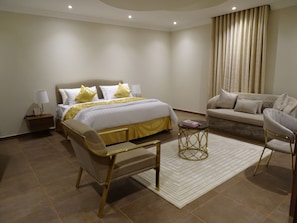 Donsdekens, een kluis op de kamer, geluiddichte muren, gratis babybedden