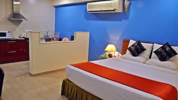 Business Studio Suite, 1 Bedroom, Kitchen | Premium bedding, minibar, in-room safe, desk