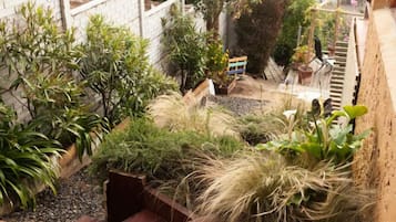 Habitación doble Confort, vista parcial al océano | Terraza o patio
