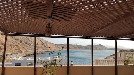 Daily continental breakfast (OMR 3 per person)