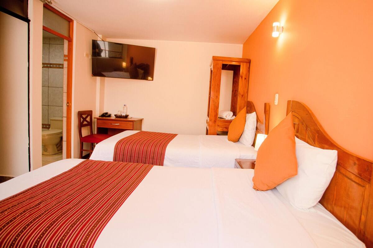 Camas con pillow-top, caja de seguridad en la habitación y escritorio