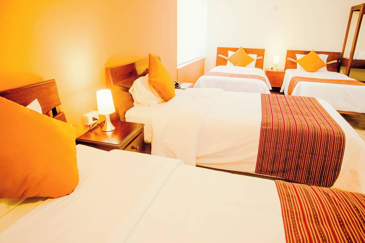 Habitacion Cuadruple | Pillow-top beds, in-room safe, desk, blackout curtains