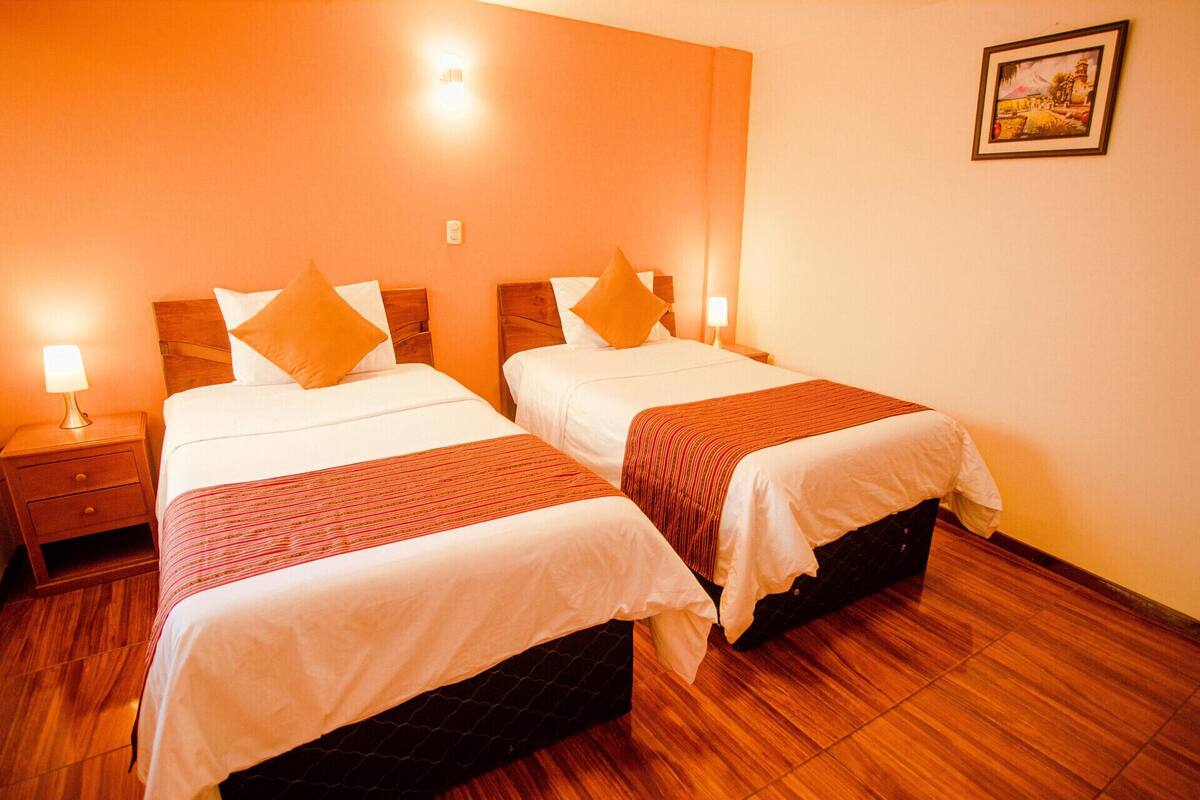 Camas con pillow-top, caja de seguridad en la habitación y escritorio