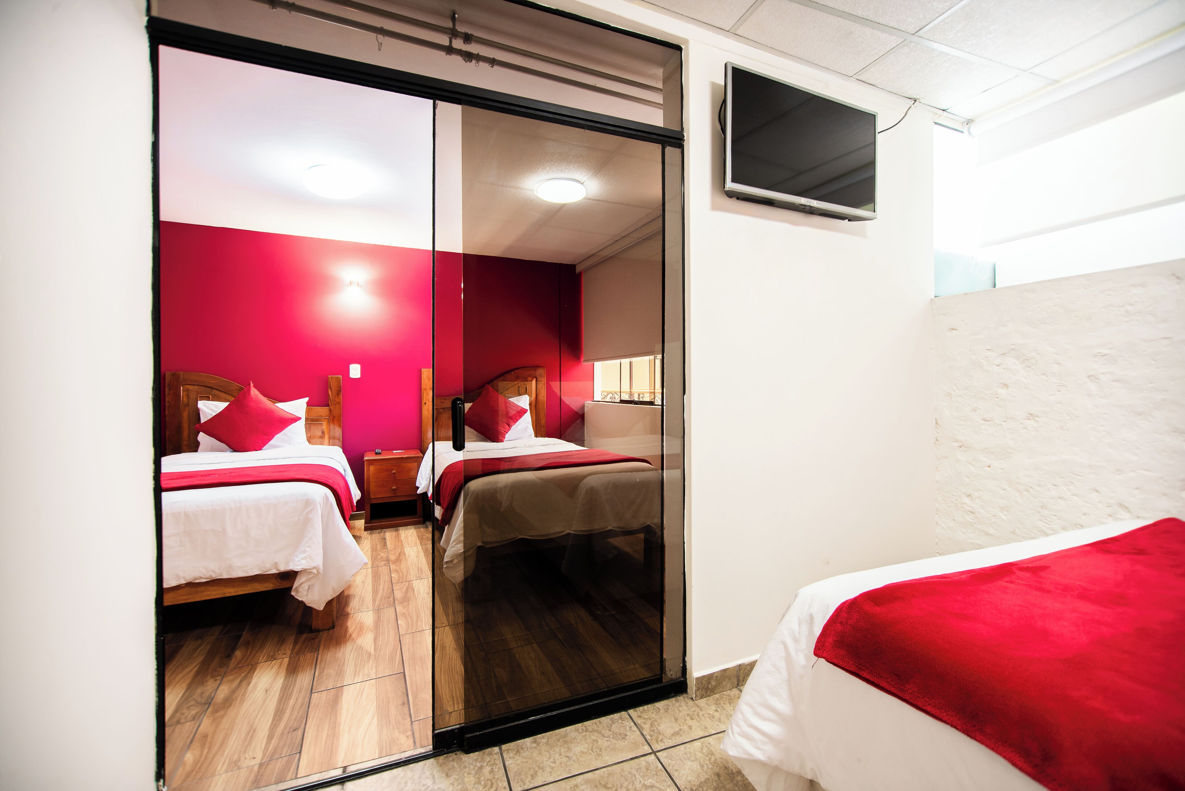 habitacion familiar para 4 | pillow-top beds, in-room safe, desk, blackout curtains