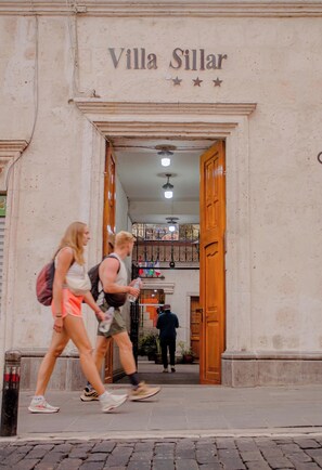 Fachada de la propiedad