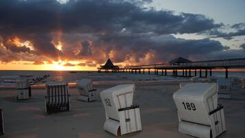 Beach nearby, beach bar