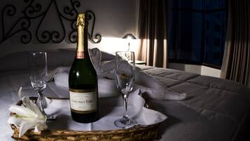 In-room safe, individually decorated, individually furnished, desk