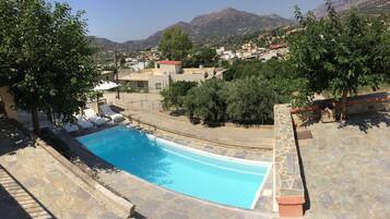 Alberca al aire libre por temporada