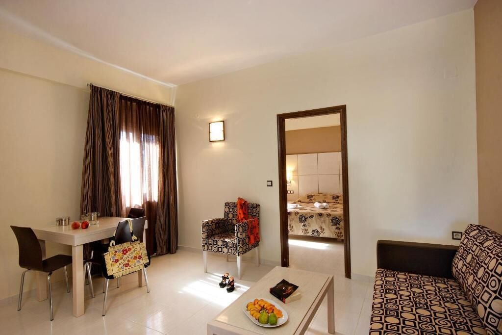 Living room | 17-inch flat-screen TV with satellite channels, TV
