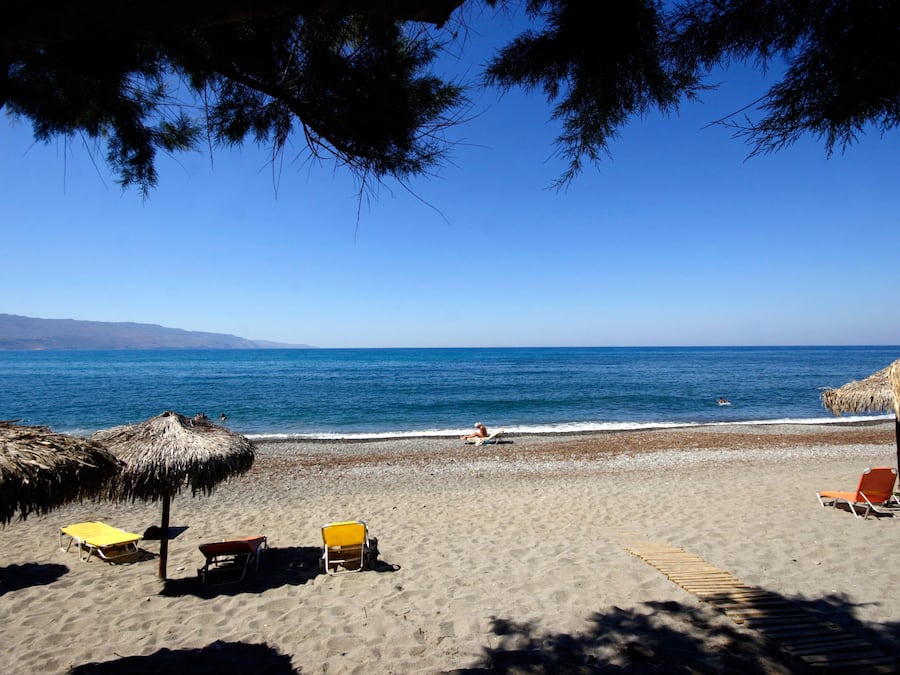 Playa privada en los alrededores, camastros y sombrillas