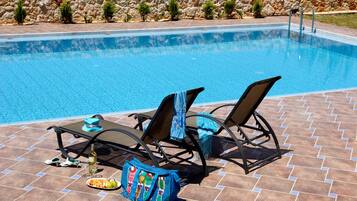 Seasonal outdoor pool, pool umbrellas
