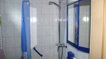 Habitación doble económica, baño privado | Baño