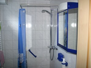 Economy Double Room, Private Bathroom | Bathroom