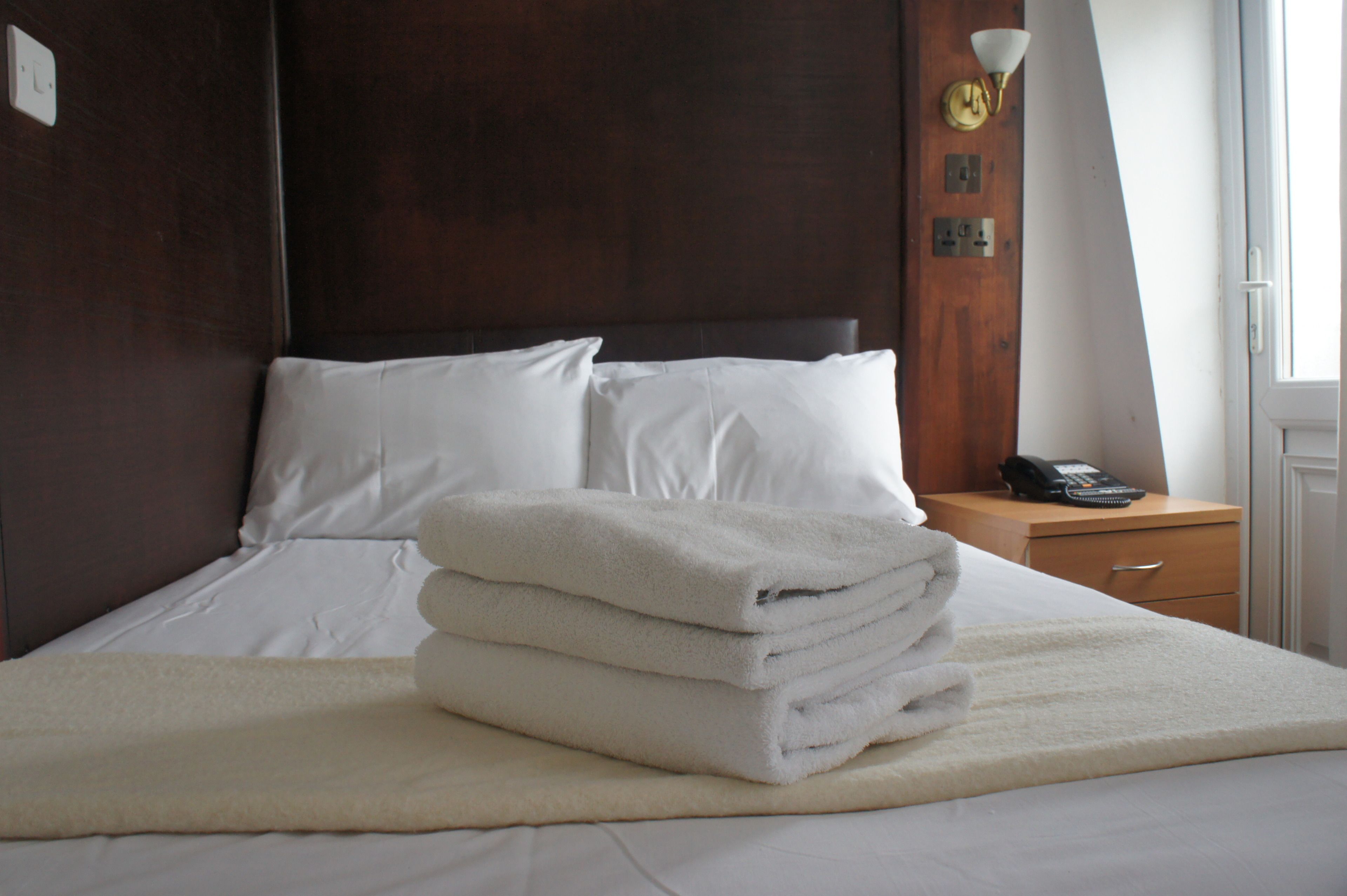 Phòng đôi, có phòng tắm riêng | Bộ đồ giường cao cấp, nệm cao su hoạt tính (memory foam) 