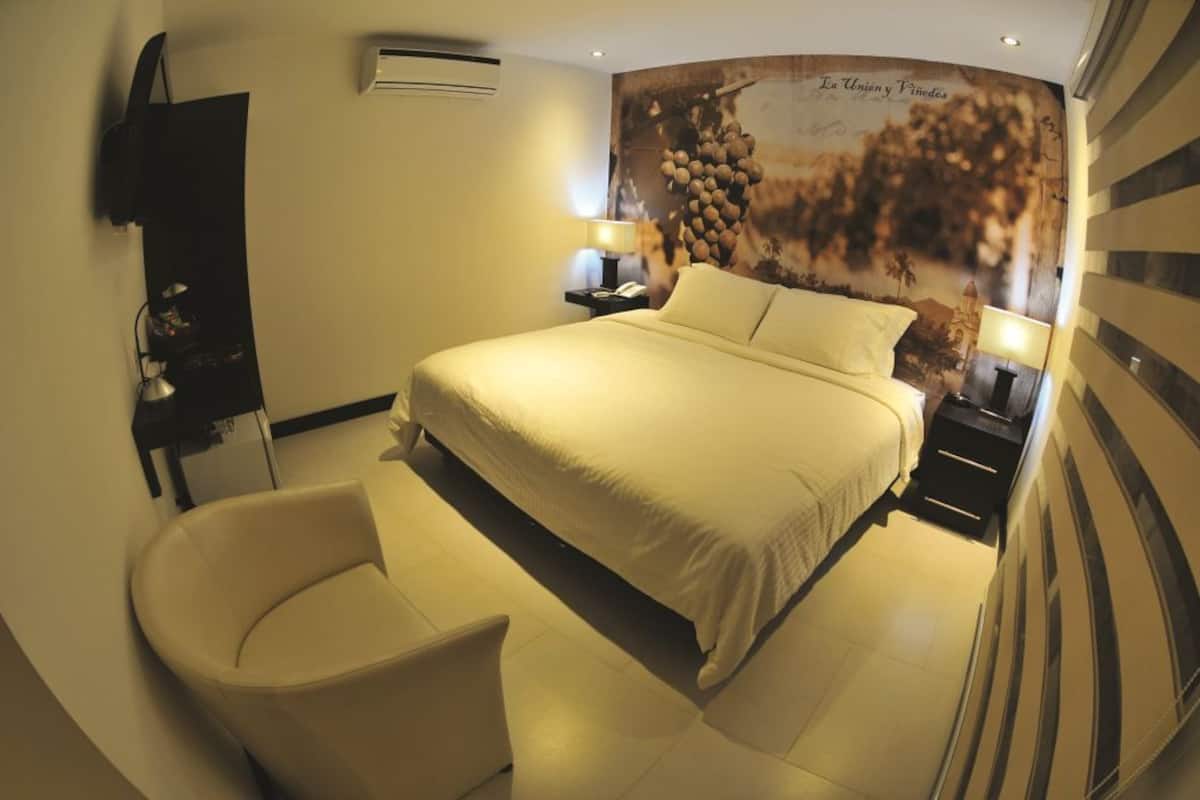 Habitación Deluxe | Ropa de cama de alta calidad, edredón, camas con pillow-top y minibar