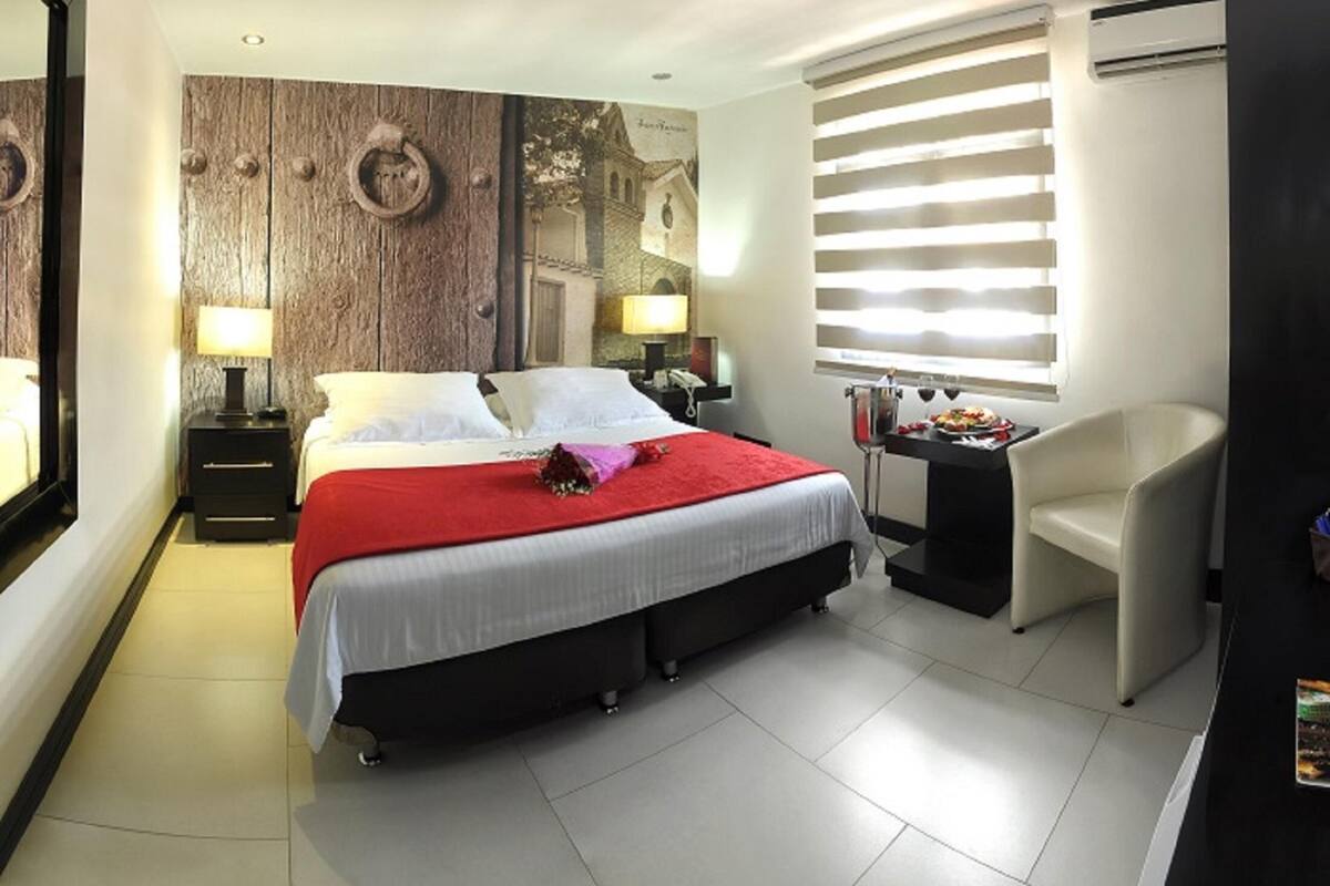 Ropa de cama de alta calidad, edredón, camas con pillow-top y minibar
