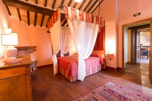 Individually decorated, individually furnished, bed sheets