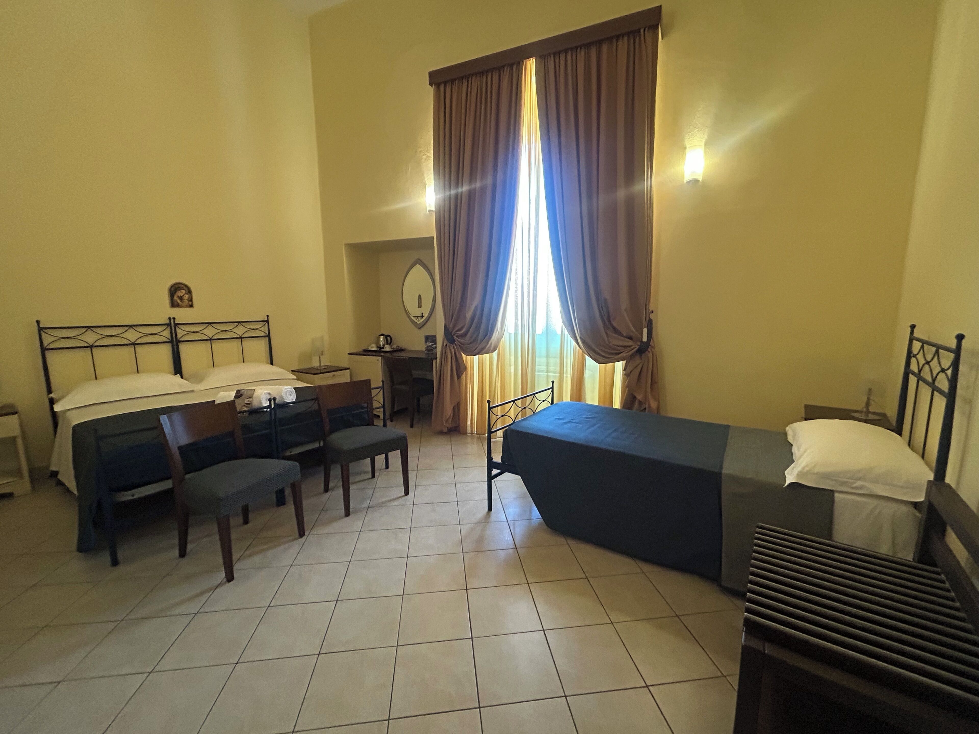 Quarto triplo panorâmico, vista para o mar | Frigobar, cofres nos quartos, escrivaninha, quartos à prova de som