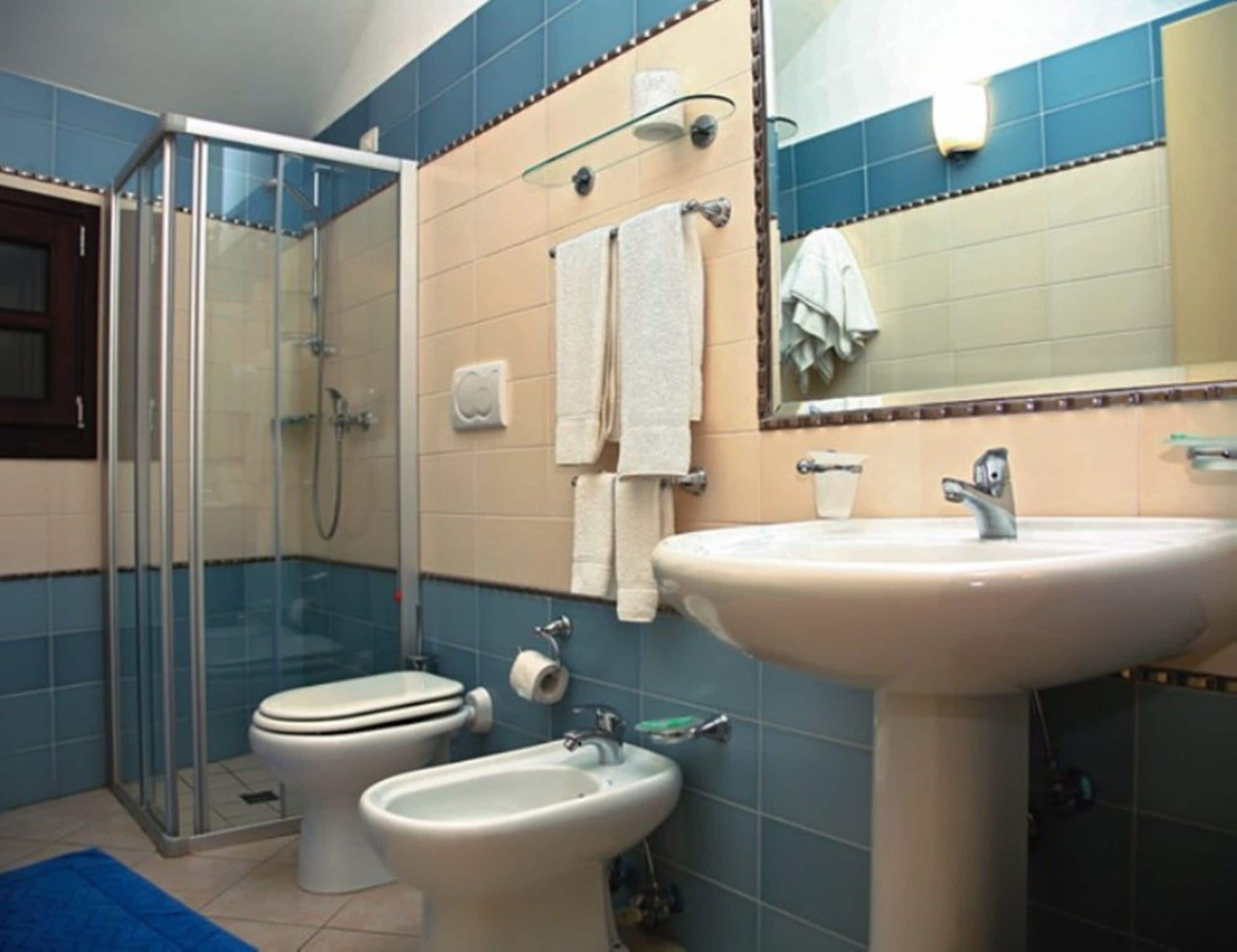 shower, free toiletries, hair dryer, slippers