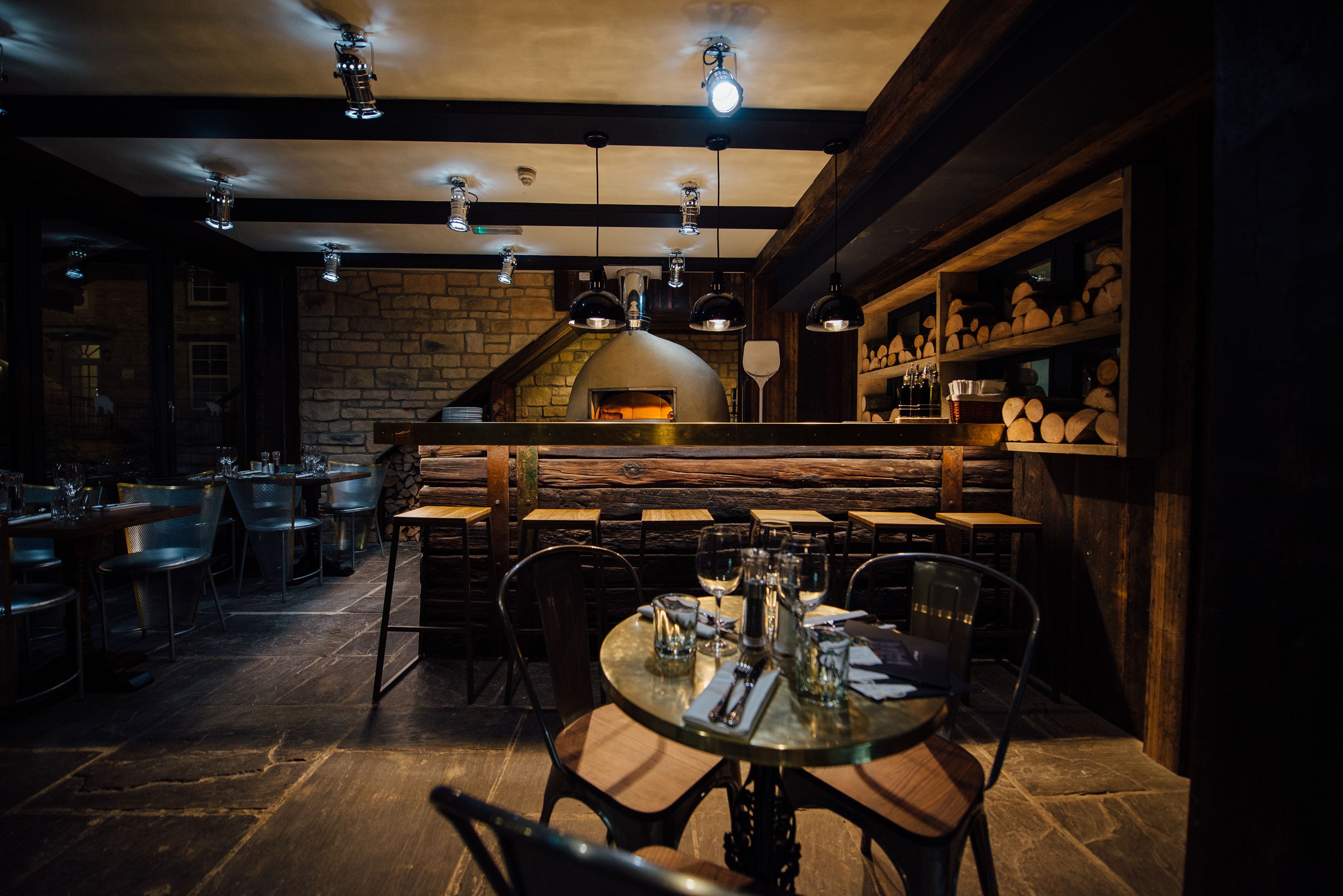 朝食、ランチ、ディナーに営業 (多国籍料理)