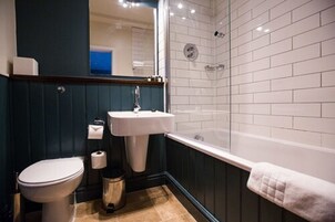 Superior Room, 1 Double Bed | Bathroom | Separate tub and shower, deep soaking tub, free toiletries, hair dryer