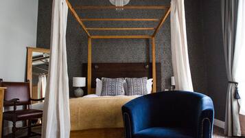 Luxury Room, 1 Queen Bed with Sofa bed | Desk, iron/ironing board, rollaway beds, free WiFi