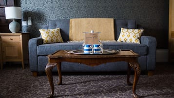 Family Room | Living area | Flat-screen TV, iPod dock