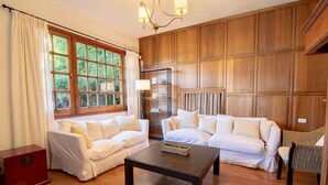 Unclassified image, 2 of 57, button