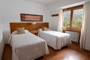 Ropa de cama de alta calidad y minibar 
