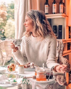 Free daily cooked-to-order breakfast