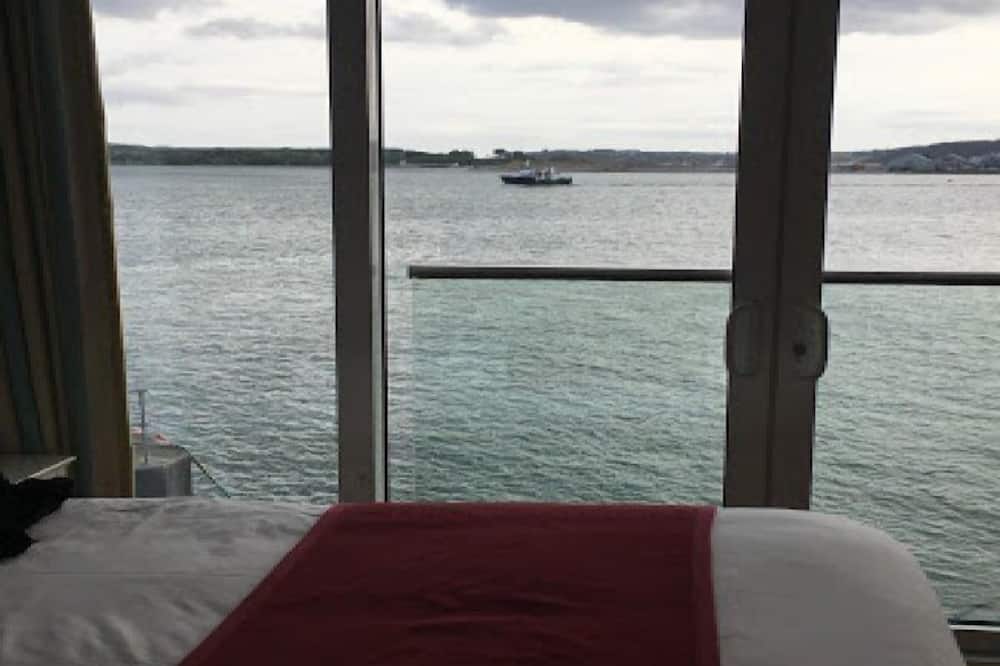 WatersEdge Hotel
