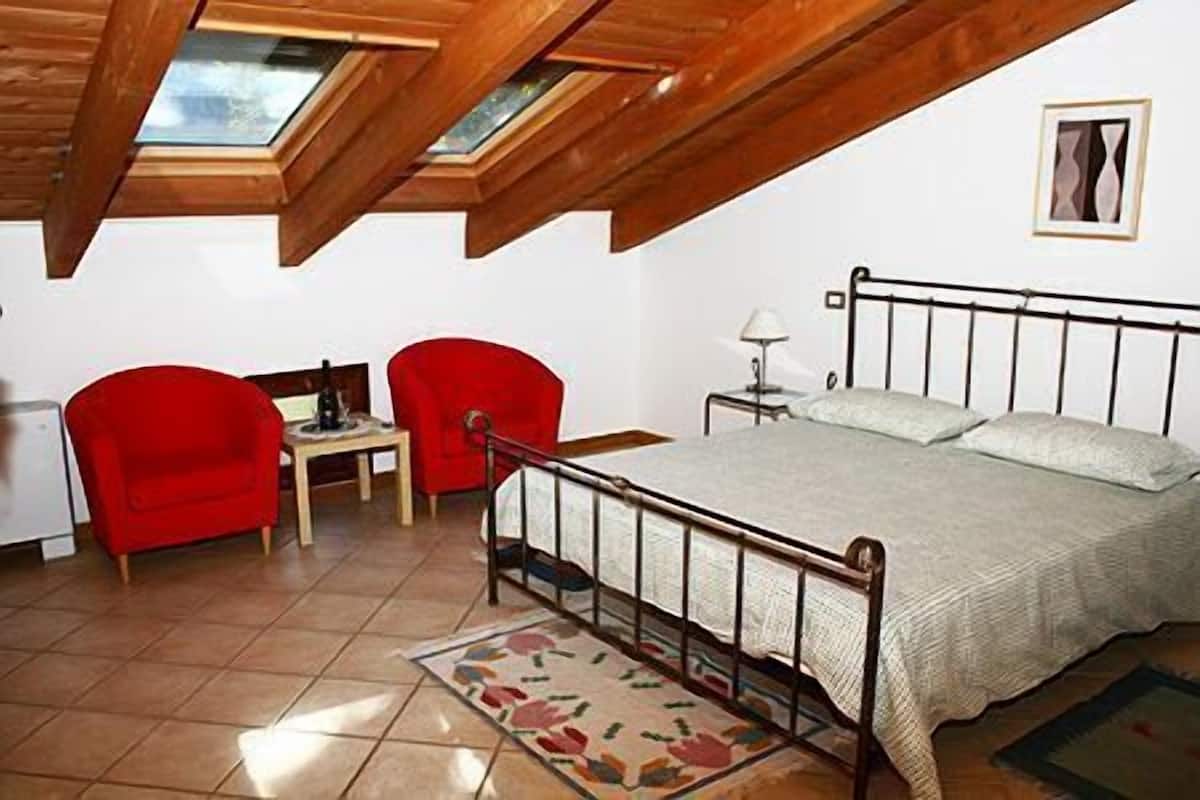 1 bedroom, premium bedding, down comforters, minibar