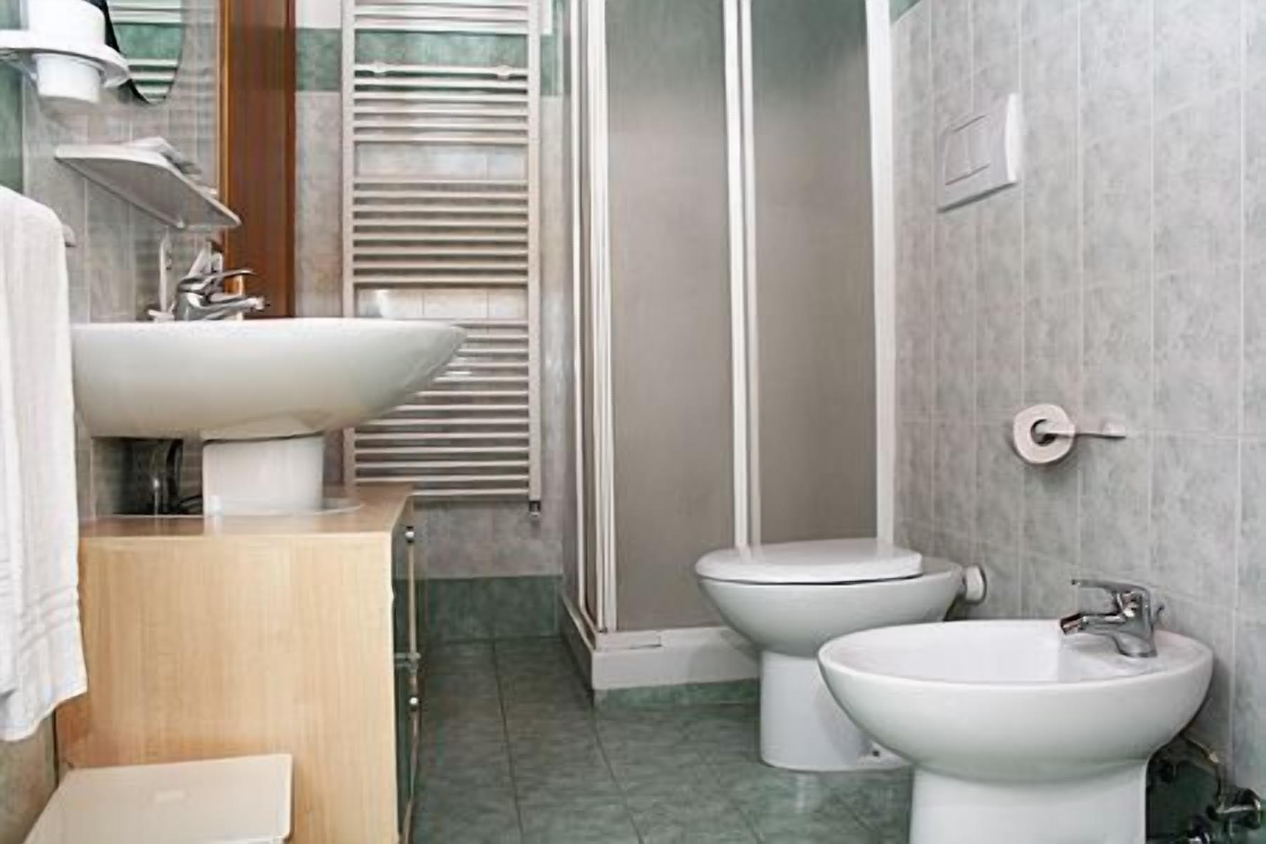Bruser, brusehoved med spredningseffekt, gratis toiletartikler