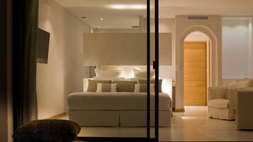 Suite Prestige, piscine privée, Vue Mer | Literie de qualité supérieure, minibar, coffres-forts dans les chambres