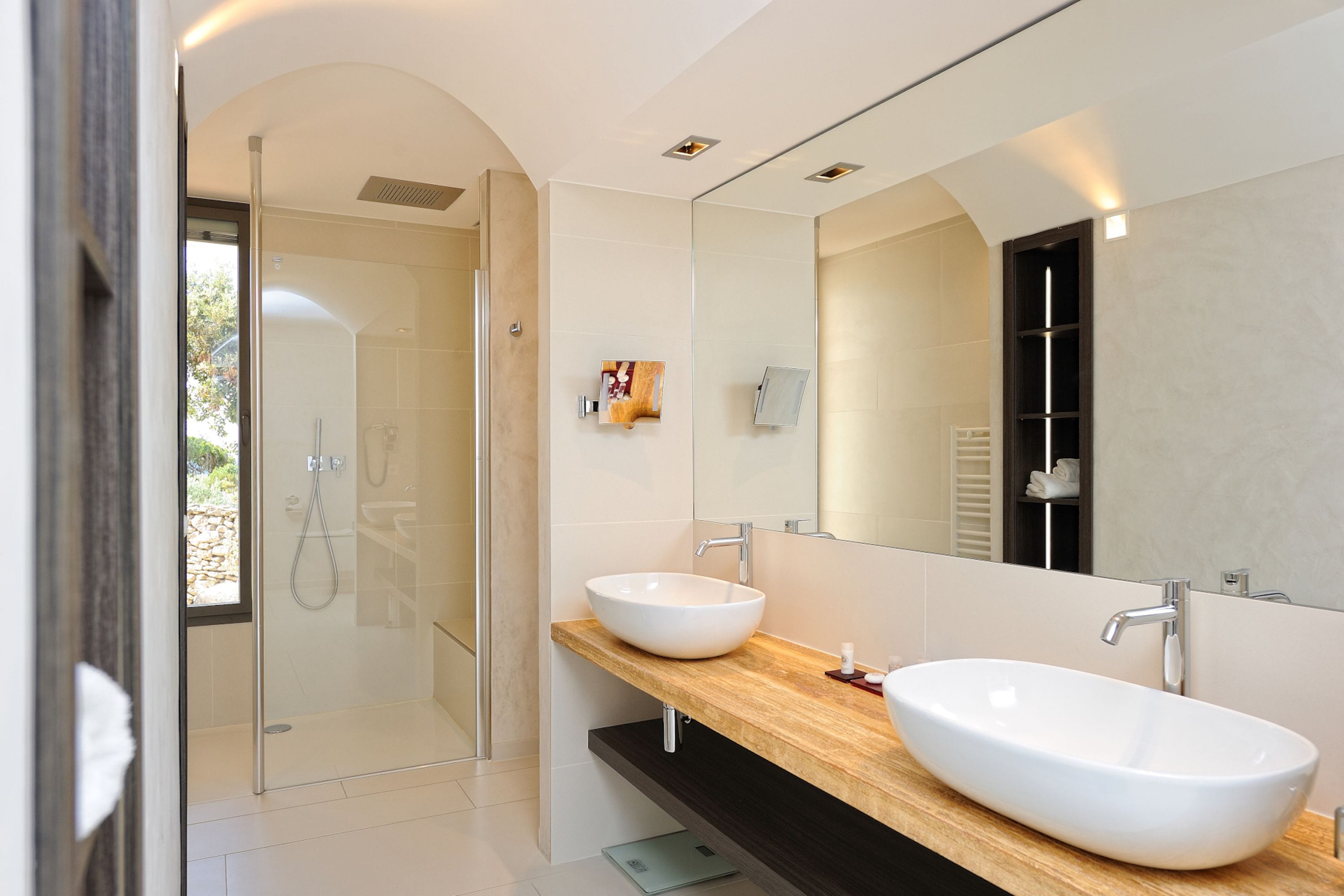 premium suite | bathroom | shower, free toiletries, hair dryer, towels