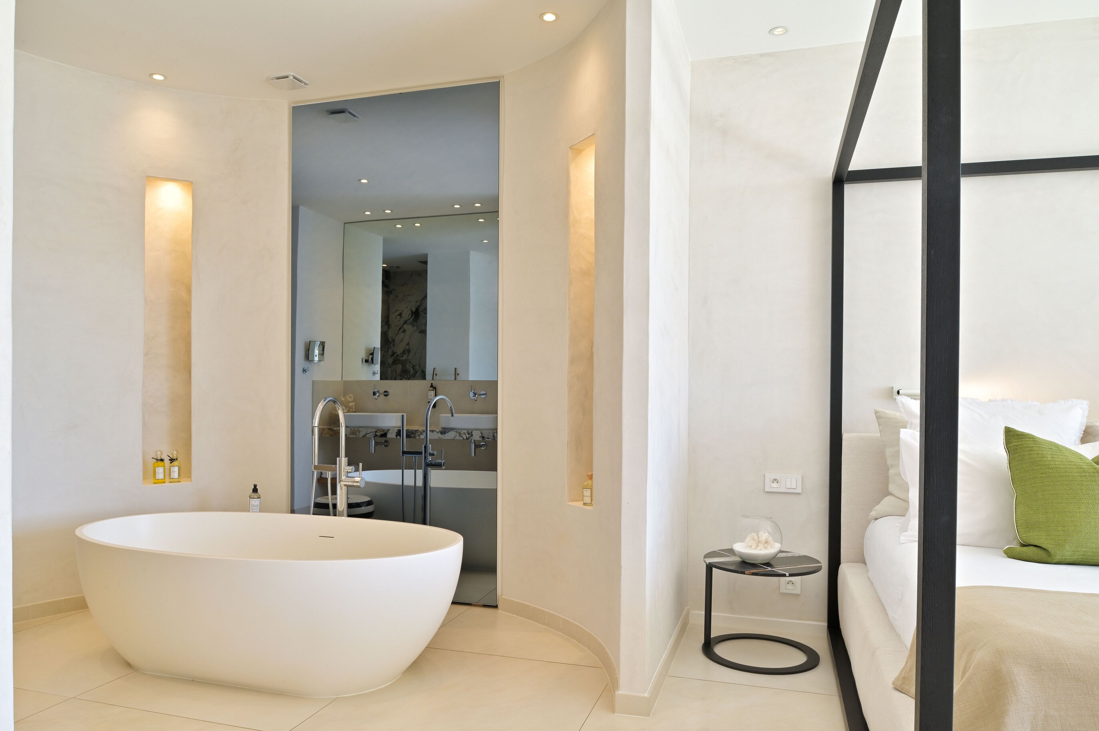 suite signature piscine privée, vue mer | bathroom | shower, free toiletries, hair dryer, towels