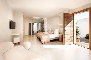 Premium-Suite | Hochwertige Bettwaren, Minibar, Zimmersafe, individuell dekoriert