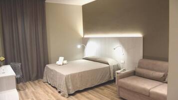 Italienische Bettbezüge von Frette, Pillowtop-Betten, Minibar