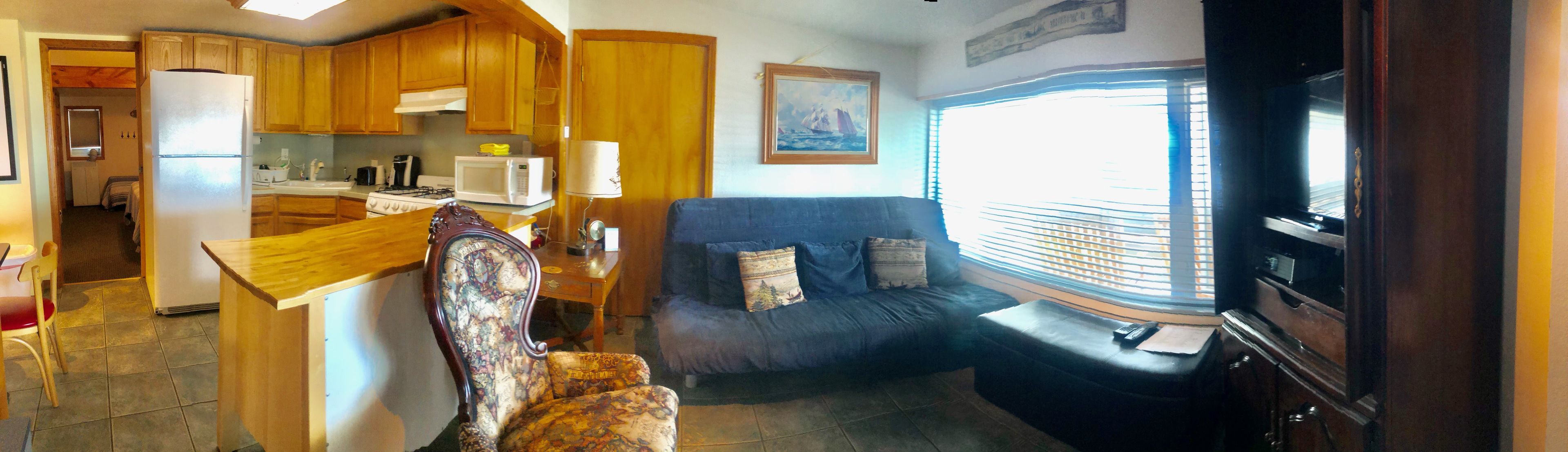 inn suite #20 (1 queen, 1 twin, 1 futon, downstairs) | living room | tv