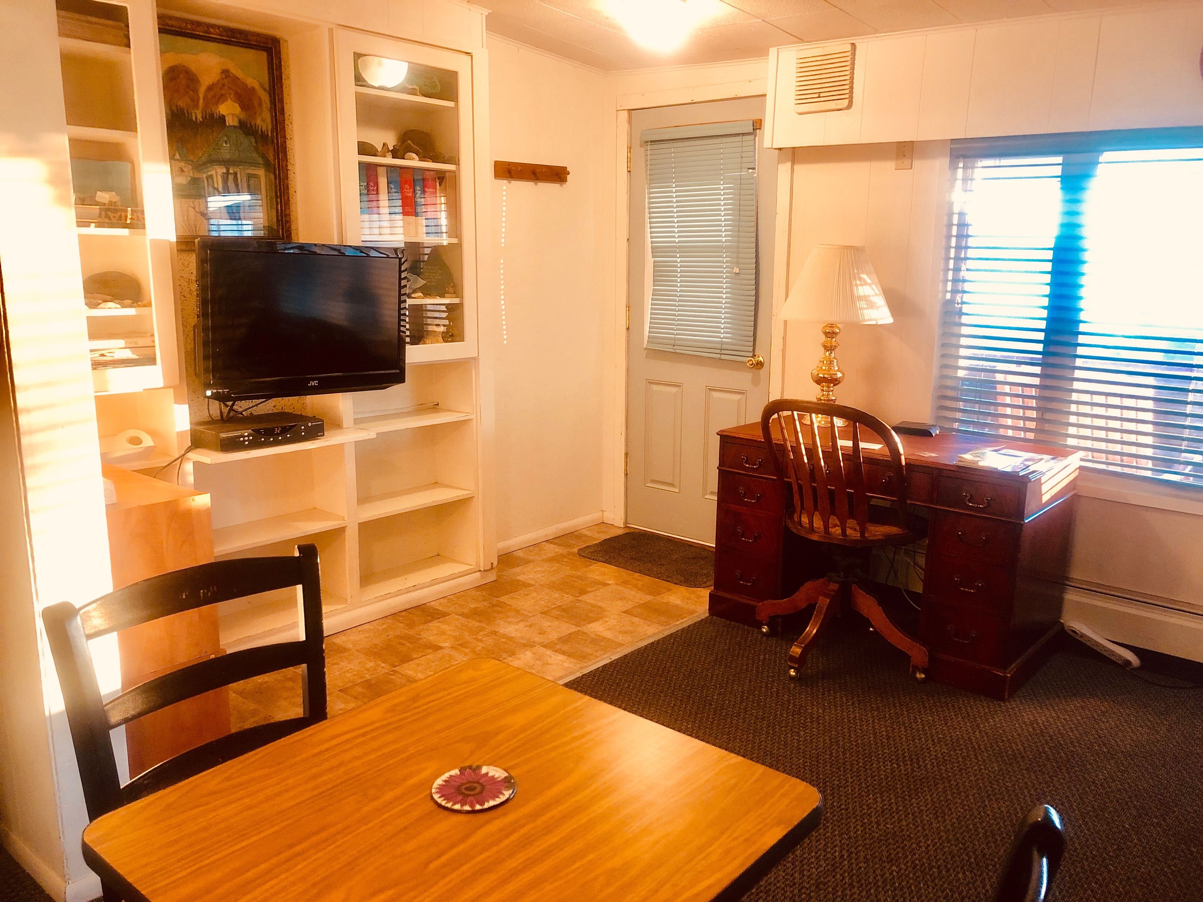 Inn Suite #21 (1 King bed and futon, downstairs) | Living area