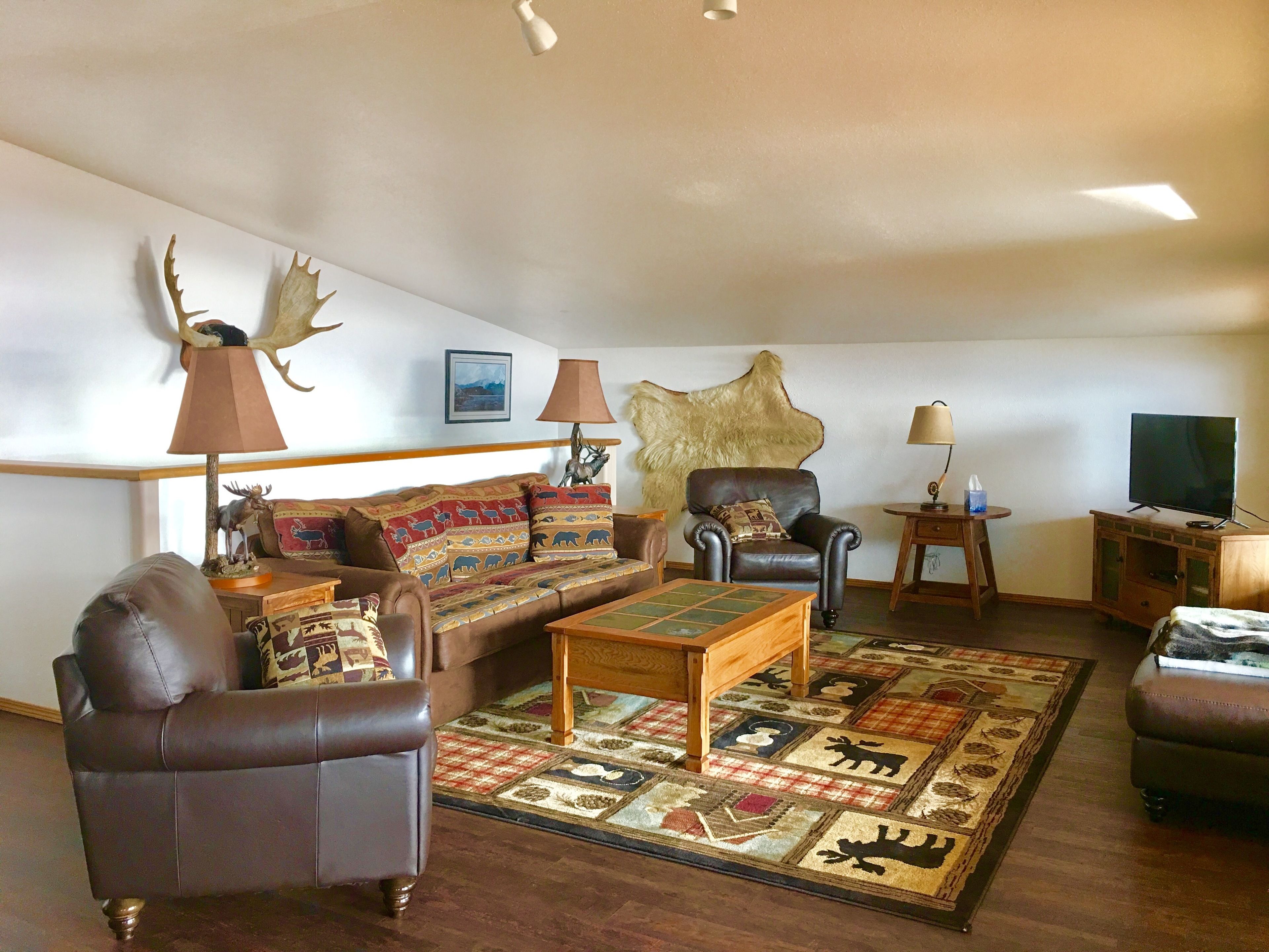 old town lodge (traditional apartment, 4 bedrooms, ocean view, stairs) | living area | tv