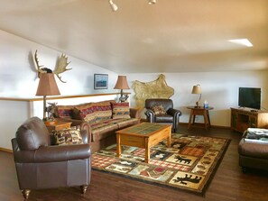 传统公寓, 4 间卧室, 海洋景观 | 起居区 | 电视