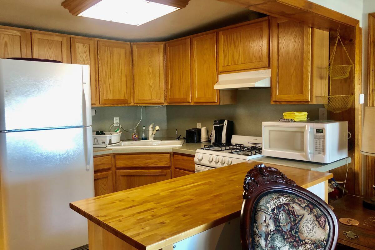 inn suite #20 (1 queen, 1 twin, 1 futon, downstairs) | private kitchen