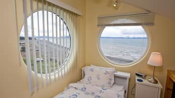 Bluffview Lodge Room #30 (1 King, Loft with 1 Queen, 1 Twin upstairs)