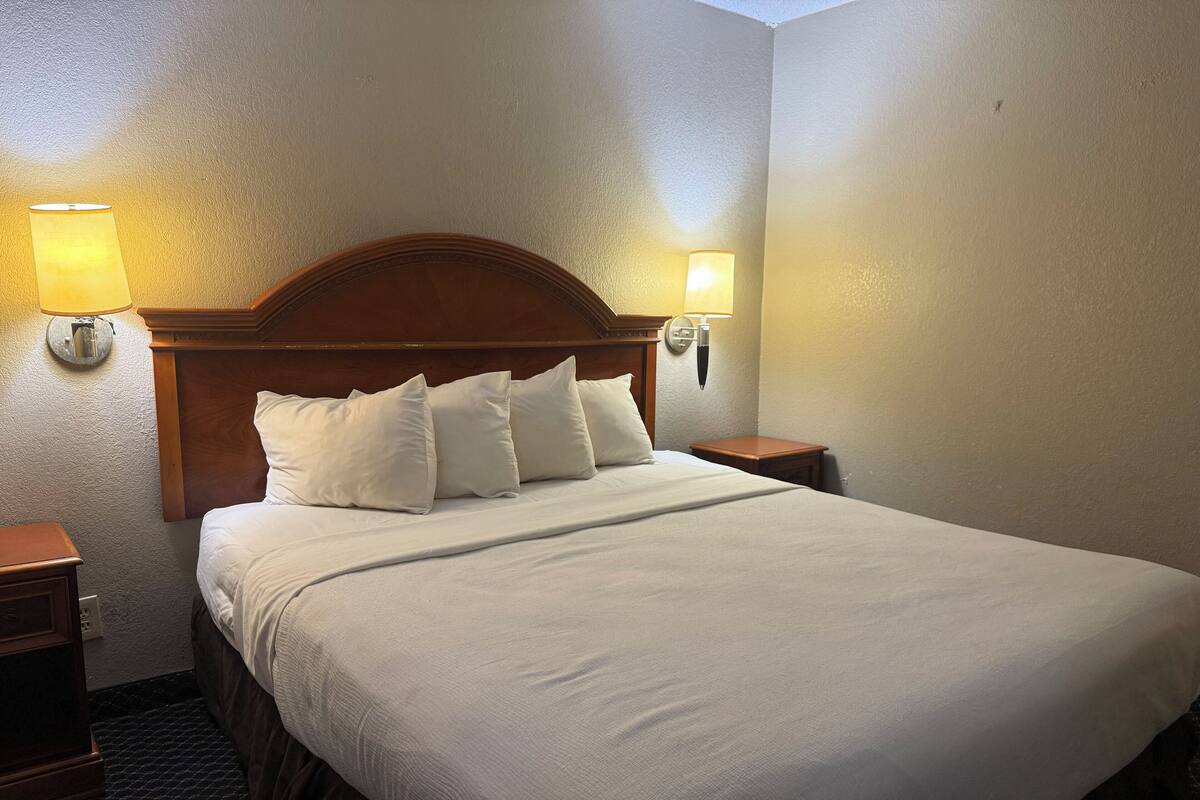 Desk, iron/ironing board, free WiFi, bed sheets
