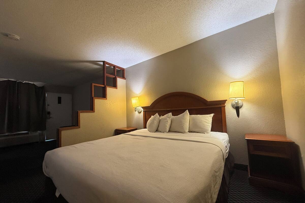 Desk, iron/ironing board, free WiFi, bed sheets