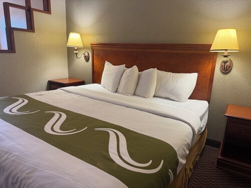 Rodeway Inn & Suites South of Fiesta Park