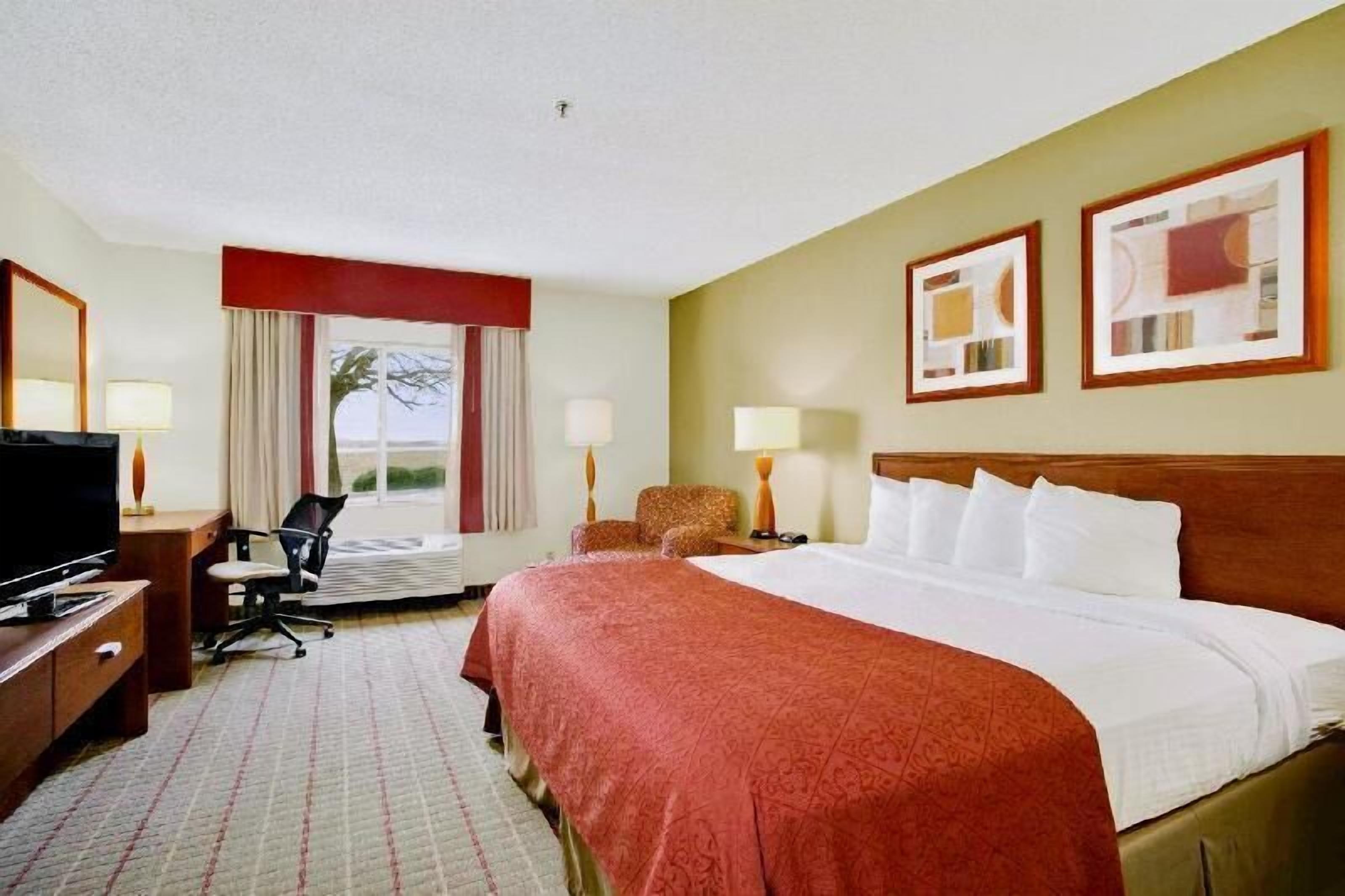 Desk, iron/ironing board, free WiFi, bed sheets