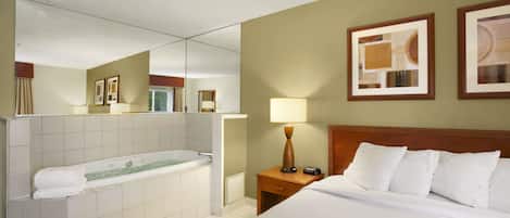 Suite, 1 King-Bett | Schreibtisch, Bügeleisen/Bügelbrett, kostenloses WLAN, Bettwäsche