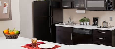 Full-sized fridge, microwave, stovetop, dishwasher